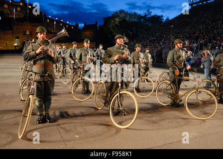 Royal Netherlands Army montiert Regimenter am 2011 Edinburgh Military Tattoo in Edinburgh, Schottland. Stockfoto