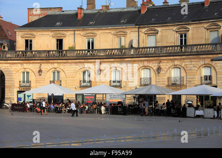 Frankreich Burgund Dijon Place De La Libération Straßenszene, Menschen, Stockfoto