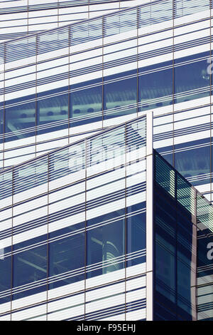 10 Hammersmith Grove W6 London. Neue Office-Entwicklung durch Wates Bau für Entwicklung Wertpapiere in Hammersmith, London. Außenansicht des Bürogebäudes. Zeitgenössische Architektur mit einer Glasfassade.