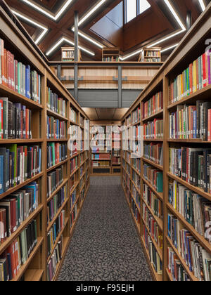 Barker Forschungsbibliothek, Palace grün Library, University of Durham. Zeile der Bibliothek Regale mit Büchern. Stockfoto