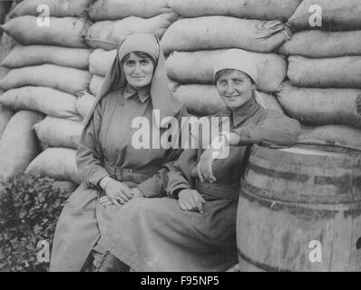 Britische Front. Frauen und die Verwundeten. Stockfoto