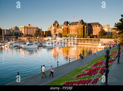 Die großen alten Empress Hotel in Victoria BC ist Wahrzeichen am Innenhafen. Stockfoto