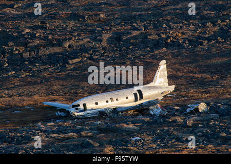 Ein C46-Flugzeug, das in den 1950er Jahren in der Nähe von Kugaaruk, Nunavut, Kanada abgestürzt Stockfoto