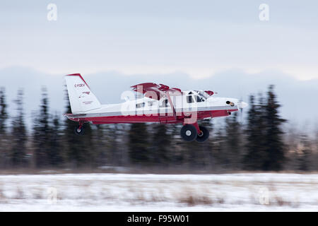 Ein Biber-Flugzeug landet in Yellowknife, Northwest Territories, Kanada Stockfoto