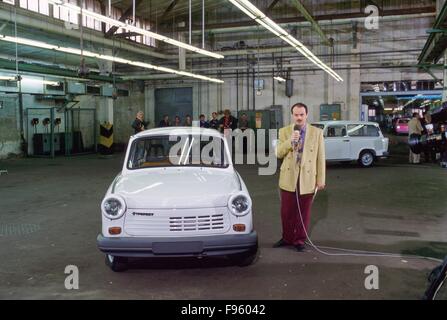 30.04.1991 - Zeremonie für die letzten Trabant-Autos, die das Werk VEB Sachsenring Zwickau Automobilwerke nach der Wiedervereinigung zwischen der Deutschen Demokratischen Republik (DDR) und die Bundesrepublik Deutschland (BRD verlassen) Stockfoto