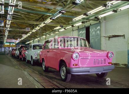 30.04.1991 - Zeremonie für die letzten Trabant-Autos, die das Werk VEB Sachsenring Zwickau Automobilwerke nach der Wiedervereinigung zwischen der Deutschen Demokratischen Republik (DDR) und die Bundesrepublik Deutschland (BRD) - le Ultime Automobili Trabant Escono Dallo Stabilimento VEB Sachsenring Automobilwerke di Zwickau Dopo la Riunificazione verlassen Fra Repubblica Democratica Tedesca (DDR) e Repubblica Federale Tedesca (RFT) Stockfoto