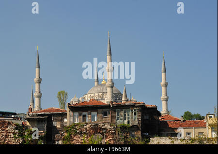 Blau oder Sultan Ahmed Mosque gesehen von Kennedy Avenue, Istanbul, Türkei Stockfoto