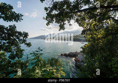 Erstreckt sich entlang der Riviera von der Fischerei Dorf Volosko über Opatija an der malerischen Strandpromenade Lungomare Stockfoto