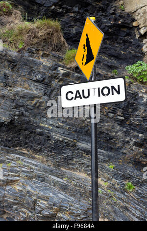 Achtung Steinschlag Schild auf Ballybunion Strand im County Kerry Irland Stockfoto