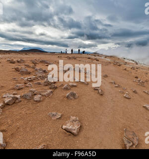 Geothermische heiße Quellen, Hverarond, Namaskard, Island. Das Gebiet zeichnet sich durch kochendem Schlamm-Mooren und Solfataren. Stockfoto