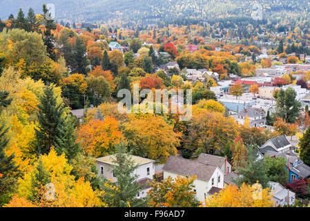 Bunte Stadt Nelson im Herbst. British Columbia, Kanada. Stockfoto