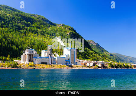 Die Celgar Zellstoff-Fabrik auf dem Columbia River Castlegar, Britisch-Kolumbien. Stockfoto