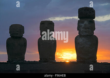 Zeremonielle Moai, Tongariki, Osterinsel Stockfoto