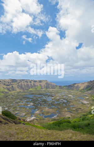 Zeremonielle Moai, Rano Kau, Osterinsel Stockfoto