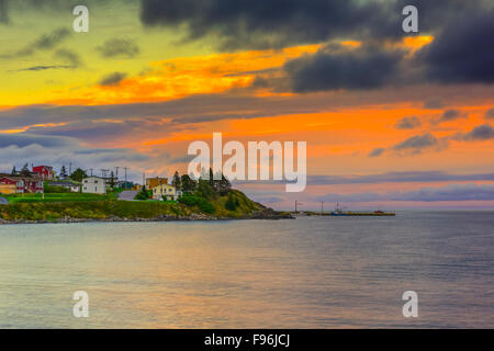 Sonnenaufgang vom Witless Bay Beach, Neufundland, Kanada Stockfoto