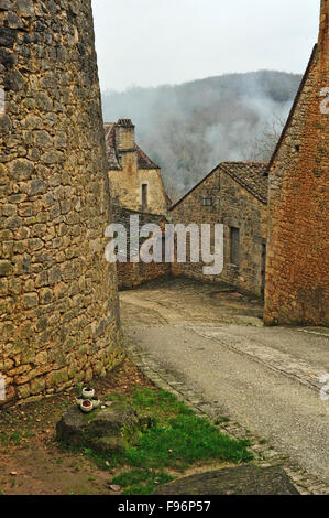 alte Straße, Chateau de Beynac, BeynacetCazenac, Dordogne, Aquitaine, Frankreich Stockfoto