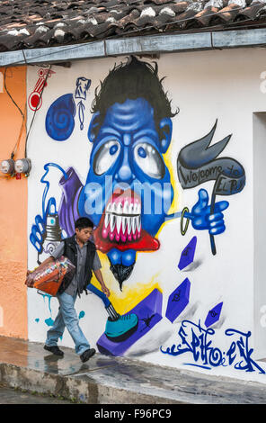 Wandbild auf Gebäude in der Nähe von Parque Central (Zocalo), Ocosingo, Chiapas, Mexiko Stockfoto