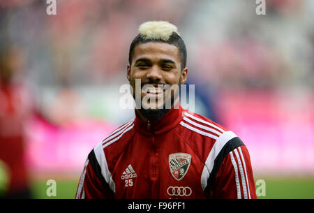 München, Deutschland. 12. Dezember 2015. Ingolstädter Elias Kachunga reagiert während der deutschen Bundesliga-Fußballspiel zwischen FC Bayern München und FC Ingolstadt in Allianz Arena in München, Deutschland, 12. Dezember 2015. Foto: Andreas Gebert/Dpa/Alamy Live-Nachrichten Stockfoto