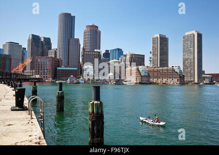 Die Innenstadt von Boston von Fan Pier aus gesehen Stockfoto