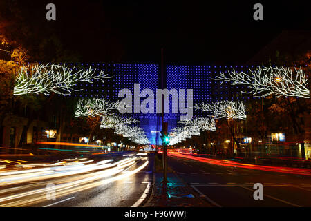 Madrid, Spanien 14. Dezember 2015: Weihnachtsbeleuchtung in Calle Alcalá im Zentrum von Madrid. Bildnachweis: James Brunker/Alamy Live-Nachrichten Stockfoto