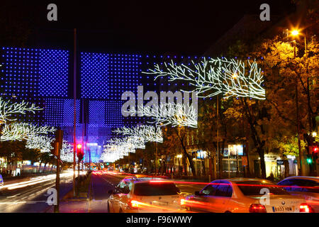 Madrid, Spanien 14. Dezember 2015: Weihnachtsbeleuchtung in Calle Alcalá im Zentrum von Madrid. Bildnachweis: James Brunker/Alamy Live-Nachrichten Stockfoto