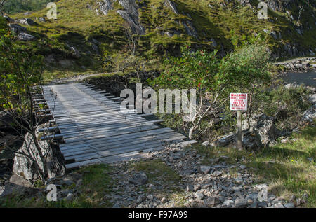 Schwache Brücke in Glen Arnisdale Lochaber, Schottland Stockfoto