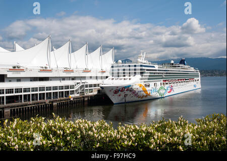 Die Norwegian Pearl festgemacht am Canada Place, Vancouver, BC, Kanada Stockfoto