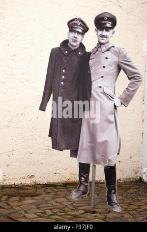 Ausschnitte der Verkleidungen verwendet durch alliierte Offiziere versuchen zu entkommen, die Nazi-deutschen Gefängnis im Schloss Colditz im zweiten Weltkrieg Stockfoto