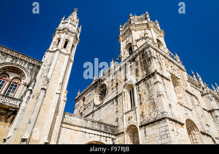 Lissabon, Portugal. Detail des gotischen mittelalterlichen Mosteiro Dos Jeronimos in Belem Viertel der portugiesischen Hauptstadt. Stockfoto