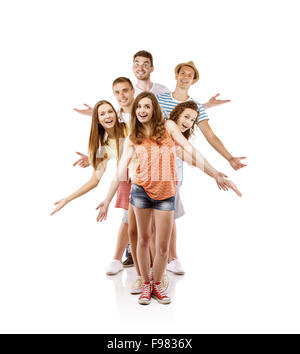 Gruppe von glücklichen Jugendlichen posiert im Studio, isoliert auf weißem Hintergrund. Beste Freunde Stockfoto