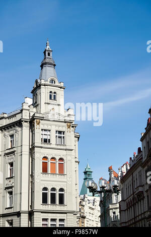 Ungewöhnlichen barocken Stlye Wohnblock in Prag Stockfoto