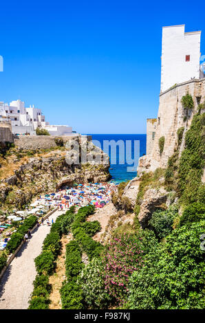 Polignano a Mare, Italien. Sommer Strand von Cala Paura in Apulien (Bari) zu den schönsten an der Adria Stockfoto