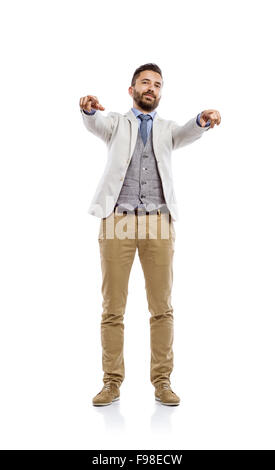 Studioaufnahme der moderne Hipster Geschäftsmann auf die Kamera, isoliert auf weißem Hintergrund Stockfoto