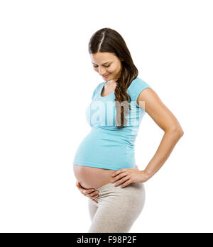 Studio-Porträt einer schönen jungen schwangeren Frau isoliert auf weißem Hintergrund Stockfoto