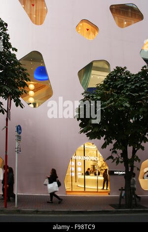 Eingang zu den Toyo Ito entworfen Mikimoto Ginza 2, Tokyo Stockfoto