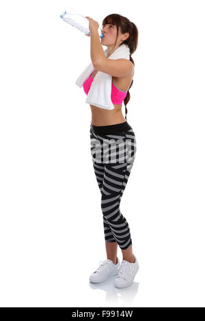 Fitness Frau Trinkwasser bei Sport Training Training Ganzkörper isoliert auf weißem Hintergrund Stockfoto