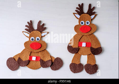 Grußkarte Handarbeit Weihnachten Rentier Rudolph aus Filz in der Winterzeit Stockfoto