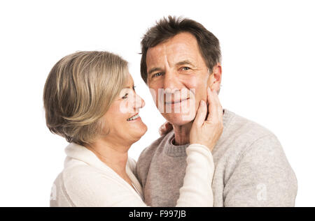 Studio-Porträt von glücklichen senior paar verliebt. Isoliert auf weißem Hintergrund. Stockfoto