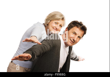 Studio-Porträt von glücklich Senioren Paare, die Spaß. Isoliert auf weißem Hintergrund. Stockfoto