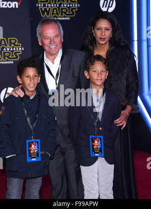 Hollywood, Kalifornien, USA. 14. Dezember 2015. Wolfgang Puck & Gelila Assefa kommt für die "Star Wars: The Force Awakens'' Weltpremiere auf der Dolby Theater. Bildnachweis: Lisa O'Connor/ZUMA Draht/Alamy Live-Nachrichten Stockfoto