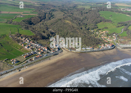 Eine malerische Luftaufnahme der North Yorkshire Küste Dorf von Whitbys Stockfoto