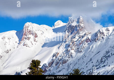 Panoramablick auf Vardousia schneebedeckten Berg finden Sie unter Fokida Region in Zentral-Griechenland Stockfoto