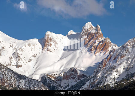 Panoramablick auf Vardousia schneebedeckten Berg finden Sie unter Fokida Region in Zentral-Griechenland Stockfoto