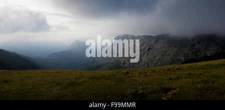 Landschaft von Urkiola Naturpark, Baskenland Stockfoto