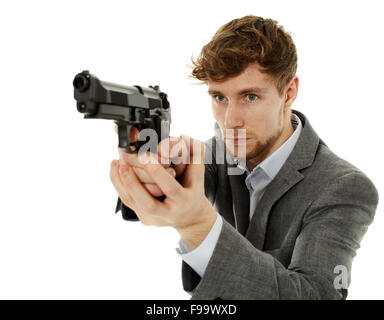 Hübscher junger Mann, mit dem Ziel, der Waffe zu einem unsichtbaren Ziel mit selektiven Fokus Stockfoto