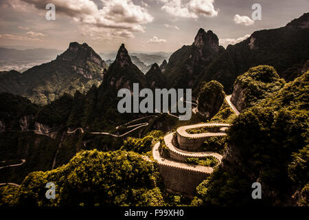 Tongtian Avenue führt zum Tianmen-Berg Stockfoto