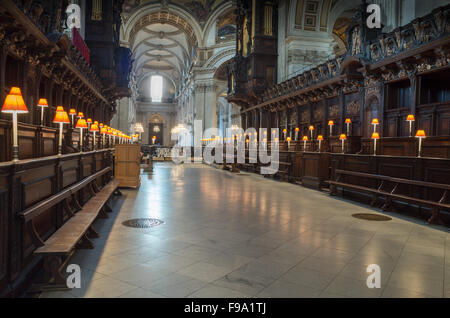 Der Chor an St. Pauls Cathedral, London, vom östlichen Ende der Kathedrale gesehen. Stockfoto