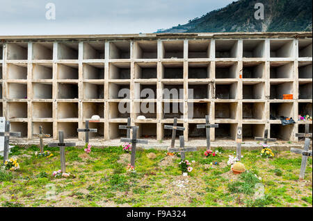 Der Friedhof oberhalb der Stadt von Manarola, Ligurien, La Spezia, Cinque Terra, Italien Stockfoto