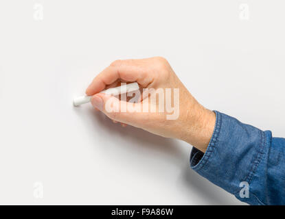 männliche Hand mit weißer Kreide Licht zurück Stockfoto