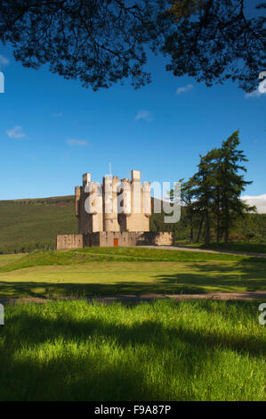 Braemar Castle in Morgensonne, Deeside, Aberdeenshire, Schottland. Stockfoto